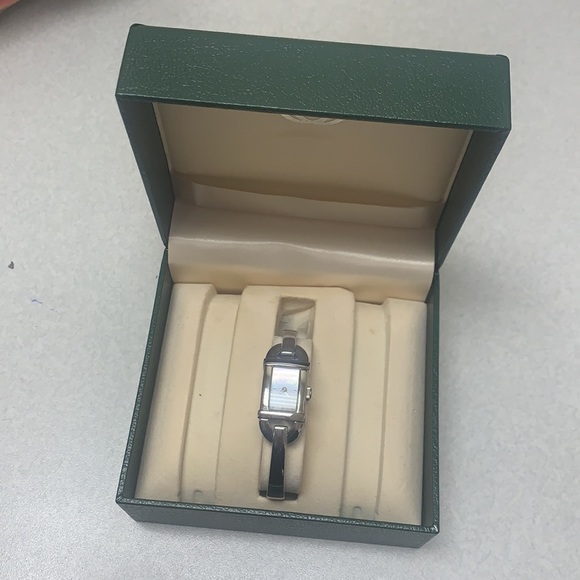 💥SALE💥Authentic Gucci Watch Mother Pearl 6800L🌸 - Picture 13 of 17